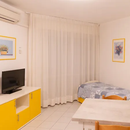 Vista Mare Con Piscina Mv10 Apartment